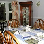 Twin Oaks Bed and breakfast 3*