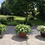 Twin Oaks Bed and breakfast