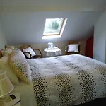 Twin Oaks Bed and breakfast