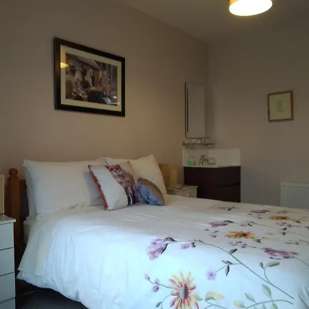 Twin Oaks Bed and Breakfast 3*