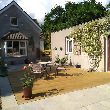 Twin Oaks Bed and Breakfast 3*