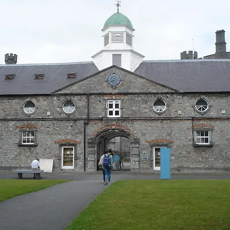 Bed and Breakfast Twin Oaks 3*