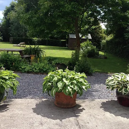 Twin Oaks Bed & Breakfast