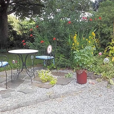 Twin Oaks Bed & Breakfast 3*