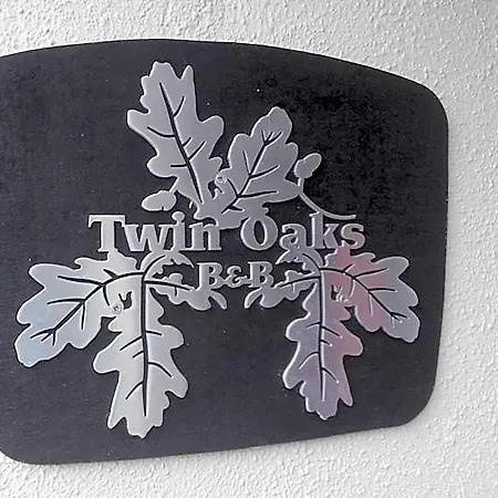 Twin Oaks Bed & Breakfast