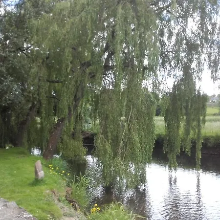 فندق مبيت وإفطار Twin Oaks 3*