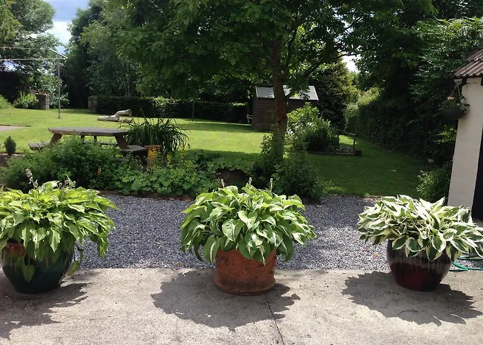 Twin Oaks Bed and breakfast