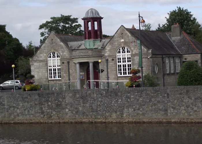 Twin Oaks Bed and breakfast 3*