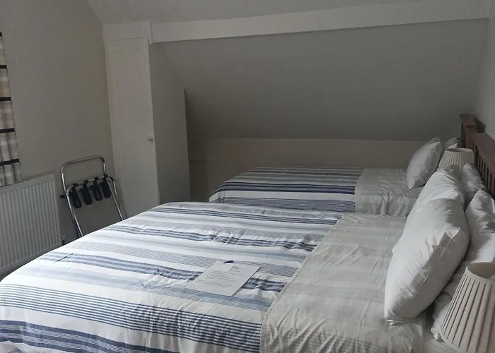 לינה וארוחת בוקר Twin Oaks