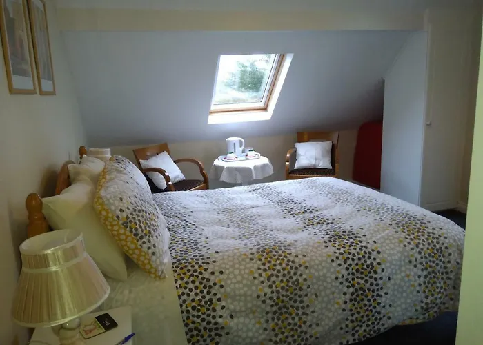 Twin Oaks Bed and breakfast